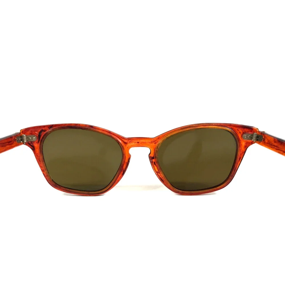 Vintage Sunglasses Clear Reddish Brown Cat Eye Frames w/ Brown Lenses 45-19-125